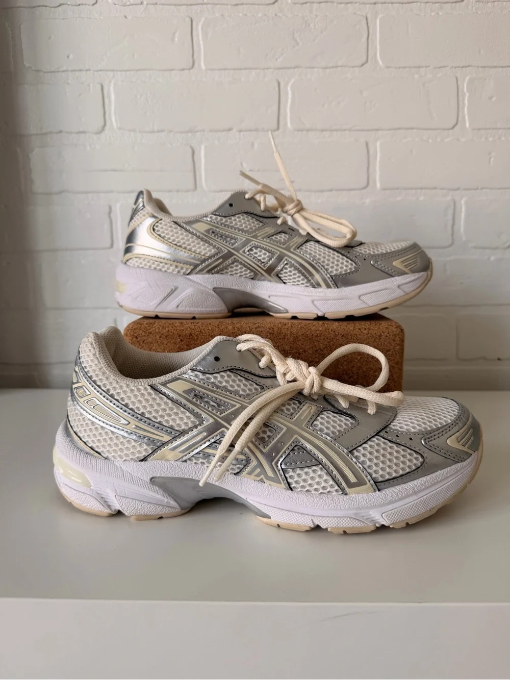 Asics 1130 Cream and Silver Athletic Sneakers, 8.5W, 40